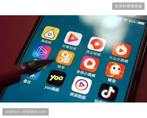放弃依赖直播实时流量而通过短视频分发修补会员粘性缺失链条